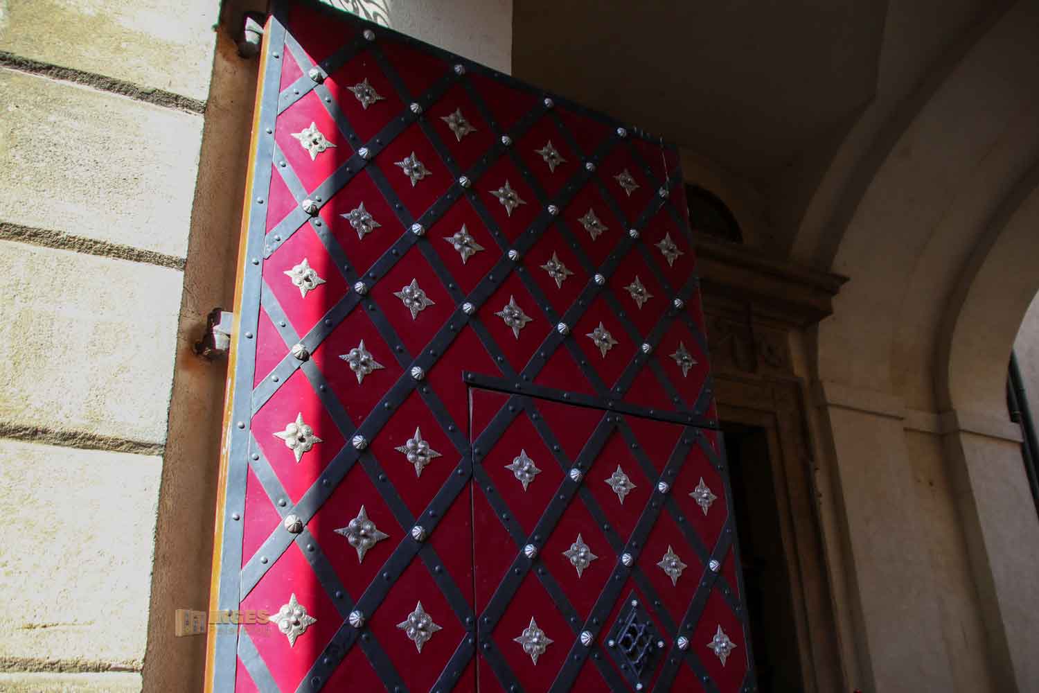 eingang zum clementinum in prag 6818 eingang zum clementinum in prag 6818