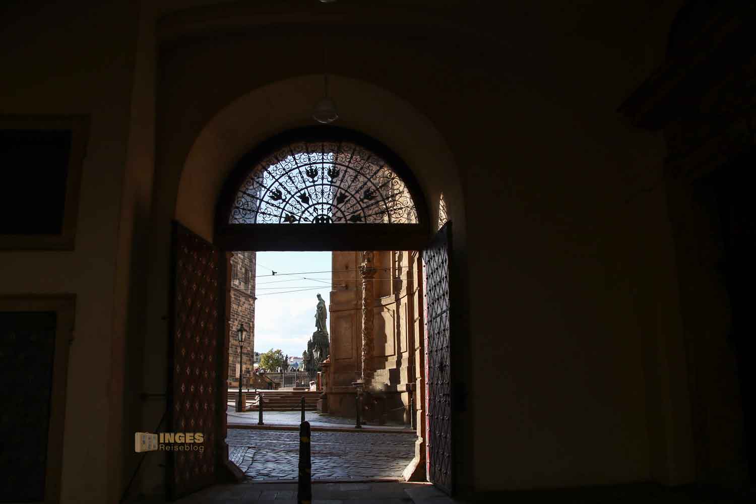 eingang zum clementinum in prag 6823 eingang zum clementinum in prag 6823