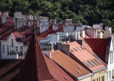Auf dem Vyšehrad in Prag 23 blick vom vysehrad auf die daecher von nusle in prag 7078