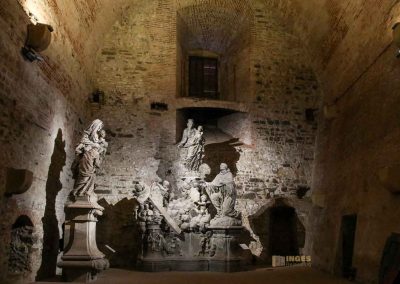 In den Kasematten auf dem Vyšehrad in Prag 37 hl. bernhard mit madonna gorlice saal vysehrad prag 7989