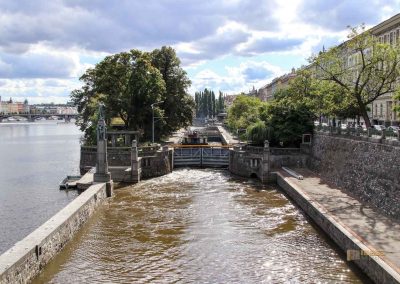 Die Halbinsel Kampa in Prag 1 schleuse smichov prag 6490