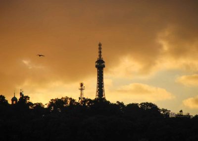 sonnenuntergang überm berg petrin in prag 9303