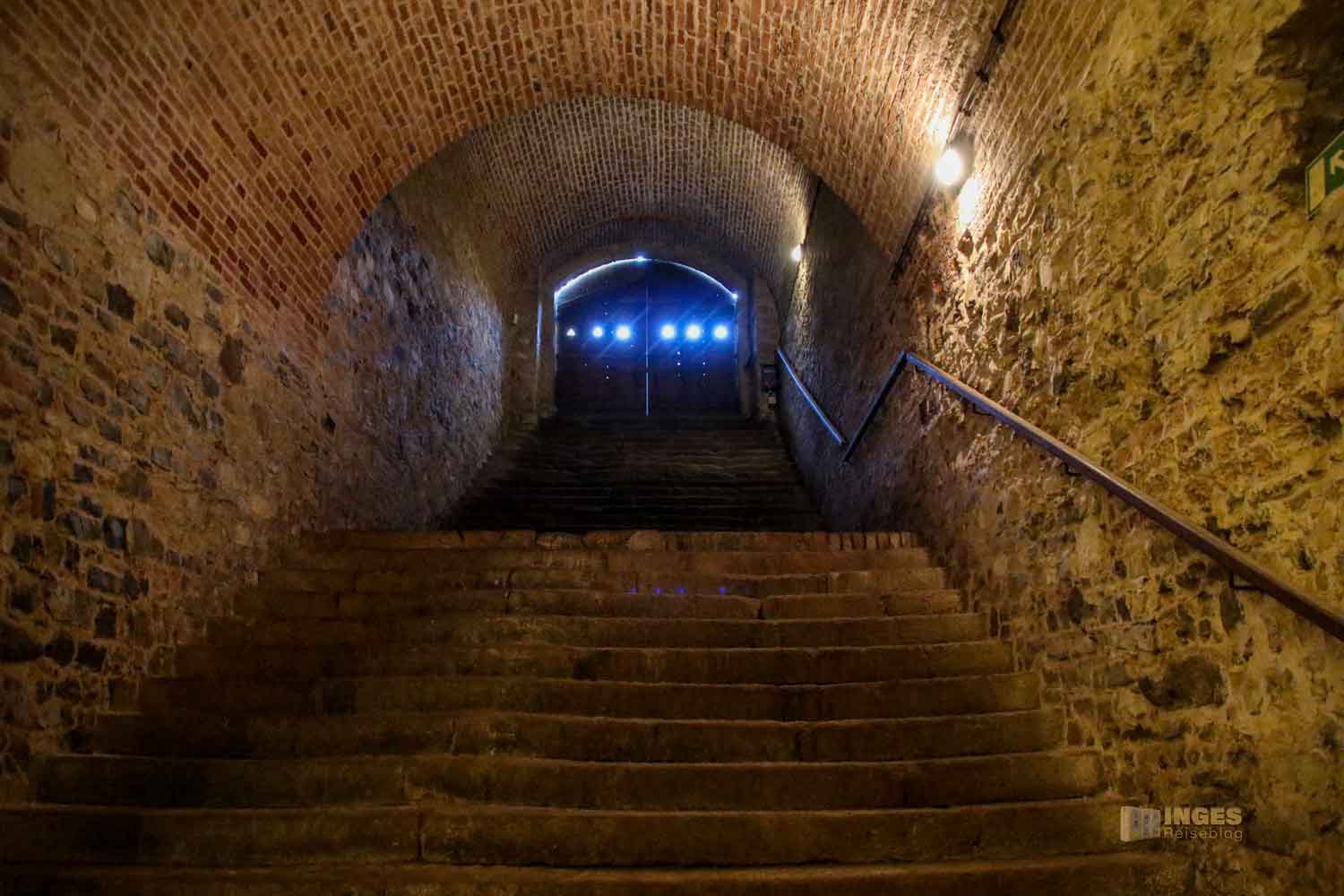 tor vom gorlice saal in den park auf dem vysehrad 7917 tor vom gorlice saal in den park auf dem vysehrad 7917