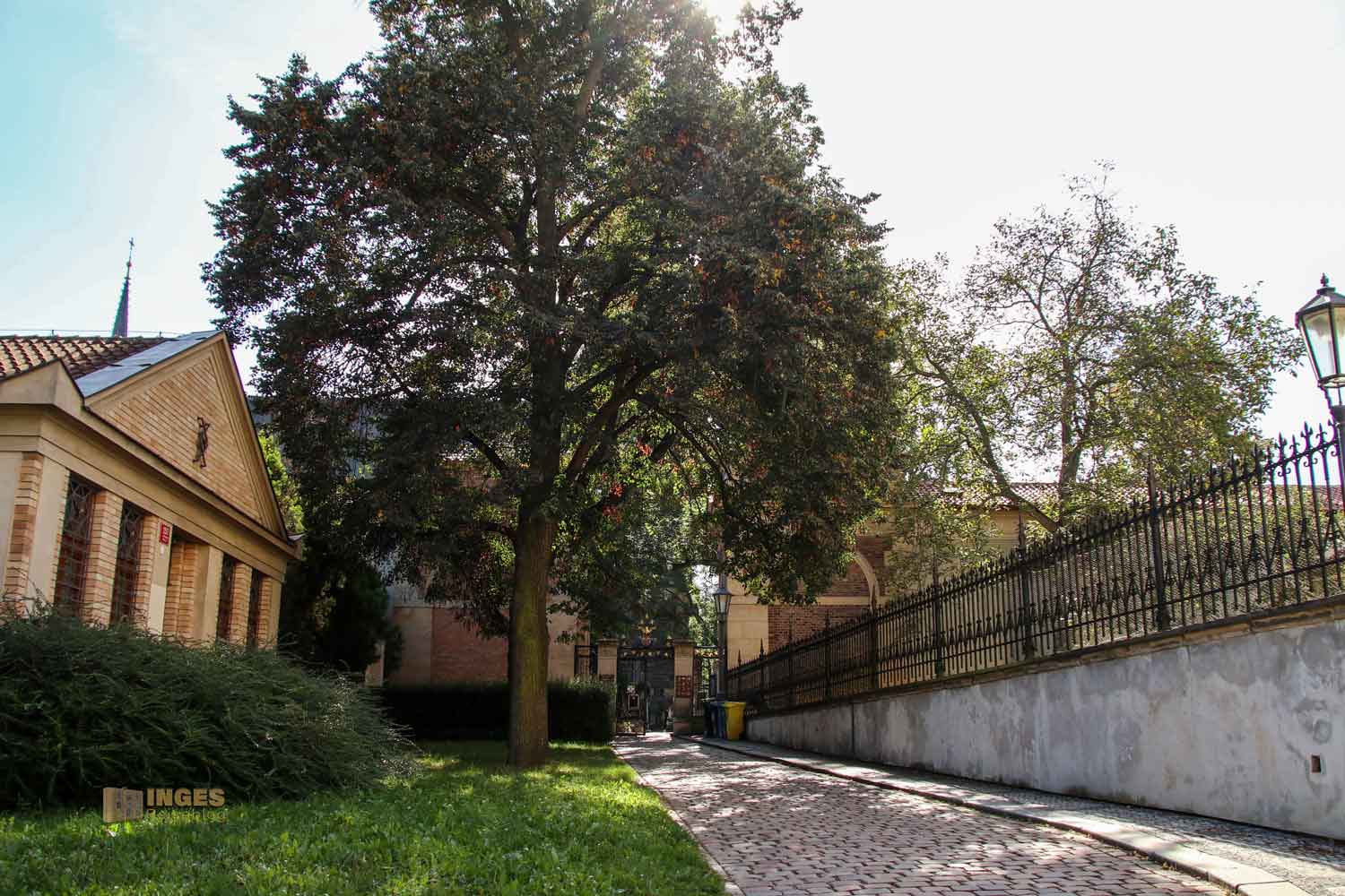 weg zum friedhof auf dem vysehrad in prag 7191 weg zum friedhof auf dem vysehrad in prag 7191