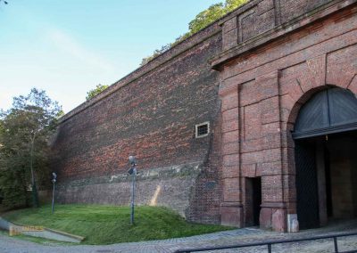 In den Kasematten auf dem Vyšehrad in Prag 11 ziegeltor vysehrad eingang zu den kasematten 8088