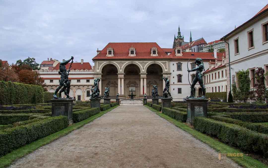 Prag-Wallensteinpalais-und-Wallensteingarten