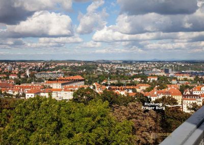 blick vom aussichtsturm petrin nach maria loreto 0314-beschr