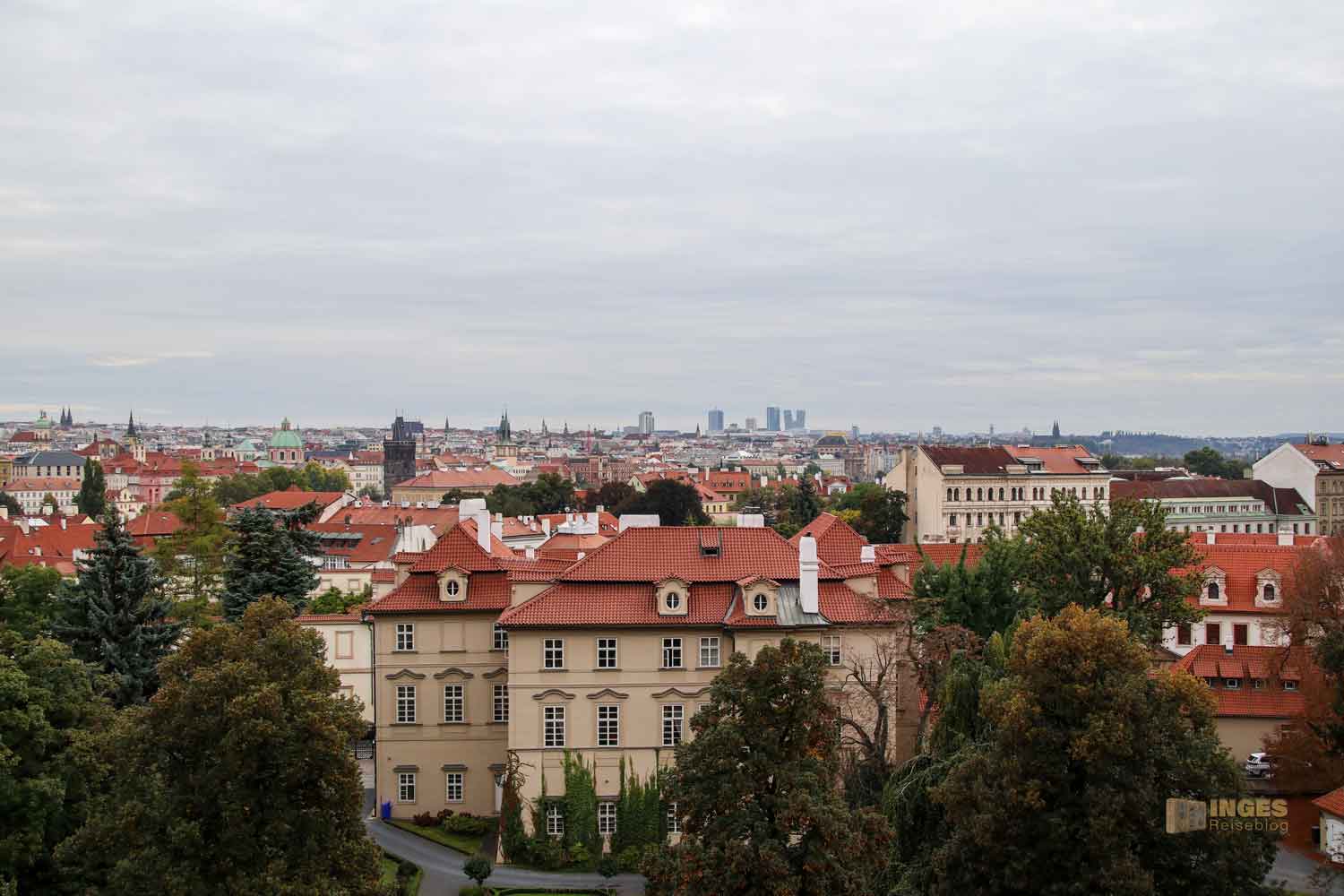 blick vom fuerstenberg garten auf die alt-und neustadt in prag 1905 blick vom fuerstenberg garten auf die alt-und neustadt in prag 1905