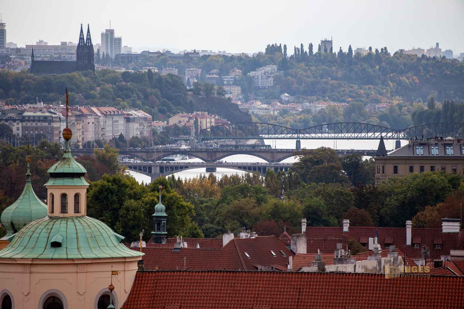 blick vom fuerstenberg garten zum vysehrad 0195 blick vom fuerstenberg garten zum vysehrad 0195