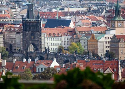 Im großen Fürstenberg-Garten (Velká Fürstenberská zahrada) in Prag 26 blick vom fuerstenberg garten zur karlsbruecke in prag 0205