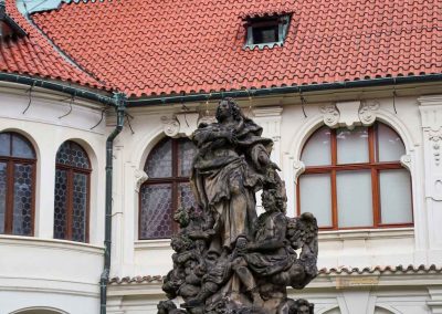 brunnen maria himmelfahrt innenhof prager loreto 1039