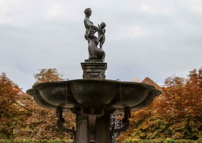 brunnen venus mit amor im waldstein-garten in prag 1574