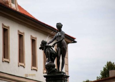 brunnen venus mit amor im waldstein-garten in prag 1649