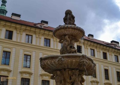 Die Prager Burg (Pražský hrad) 35 brunnen zweiter burghof prager burg 0205