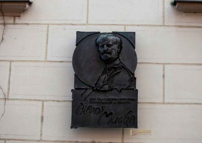Die Prager Kleinseite (Malá Strana) kompakt - Ostteil 28 bueste alfred mucha ehem.palais herren von hradec prag 0302