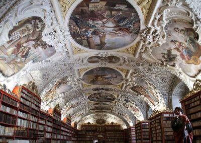 Die Bibliothek im Kloster Strahov (Strahovská knihovna) in Prag 21 deckenfresken theologischer saal blibliothek kloster strahov 0307