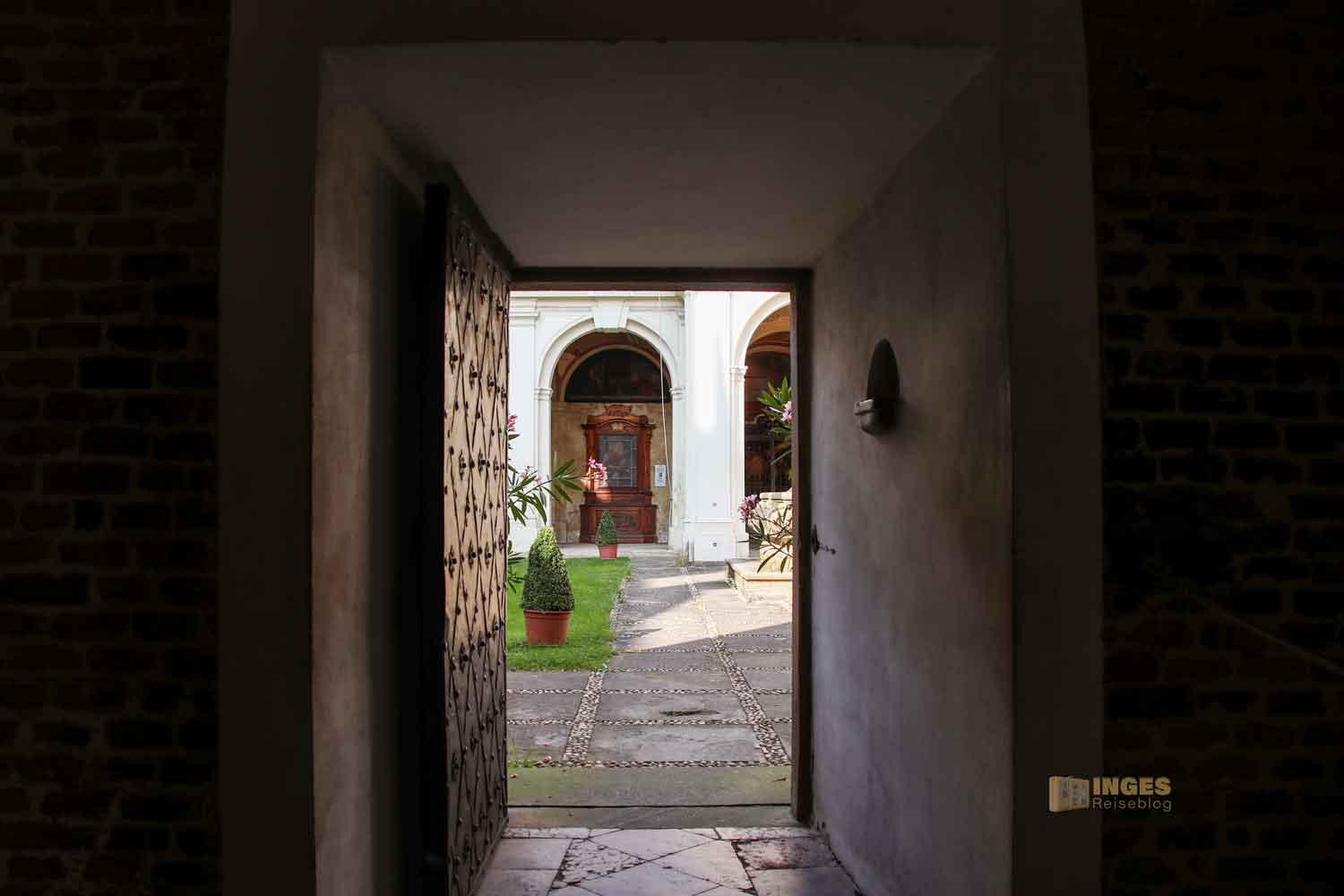 eingang ins heilige haus im prager loreto 0762 eingang ins heilige haus im prager loreto 0762