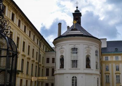 Die Prager Burg (Pražský hrad) 39 heilig-kreuz-kapell zweiter burghof prager burg 0194