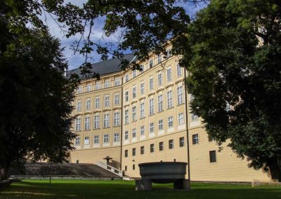 Die Prager Burg (Pražský hrad) 117 paradiesgarten und regierungsgebaeude prager burg 2303