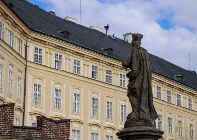 Die Prager Burg (Pražský hrad) 120 paradiesgarten und regierungsgebaeude prager burg 2353