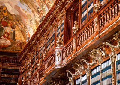 Die Bibliothek im Kloster Strahov (Strahovská knihovna) in Prag 12 philosophischer saal bibliothek kloster strahov prag 0493
