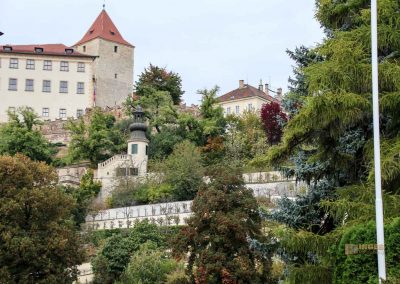 Im großen Fürstenberg-Garten (Velká Fürstenberská zahrada) in Prag 15 terassen grosser fuerstenberg garten prag blick zur prager burg 1800