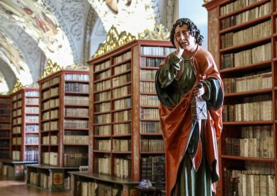 Die Bibliothek im Kloster Strahov (Strahovská knihovna) in Prag 15 theologischer saal blibliothek kloster strahov prag 0310
