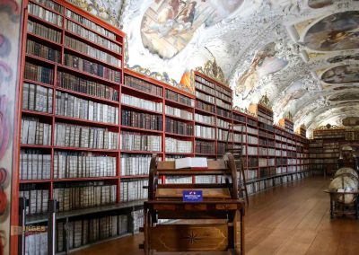 Die Bibliothek im Kloster Strahov (Strahovská knihovna) in Prag 16 theologischer saal blibliothek kloster strahov prag 0319