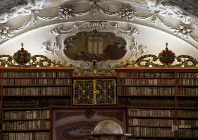Die Bibliothek im Kloster Strahov (Strahovská knihovna) in Prag 20 theologischer saal blibliothek kloster strahov prag 0353