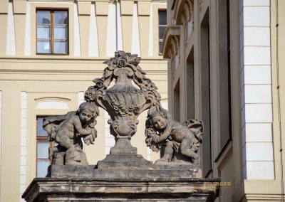 Die Prager Burg (Pražský hrad) 23 tor der giganten prager burg 2392