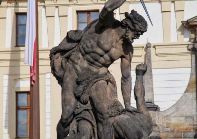 Die Prager Burg (Pražský hrad) 20 tor der giganten prager burg 2414