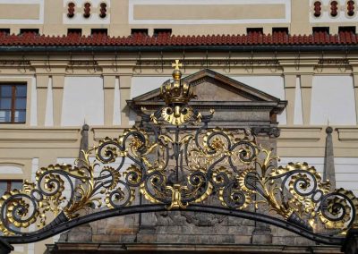 Die Prager Burg (Pražský hrad) 25 tor der giganten prager burg 2464