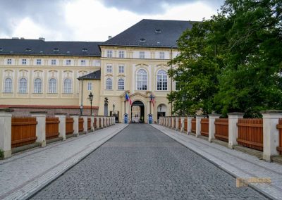 Die Prager Burg (Pražský hrad) 13 wache vor der prager burg 0165