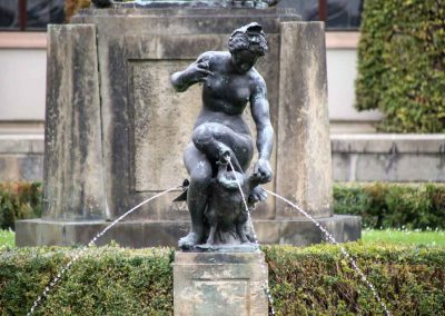 wallensteingarten prag brunnen herkules mit lindwurm 1326