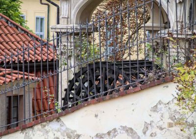 Im großen Fürstenberg-Garten (Velká Fürstenberská zahrada) in Prag 20 zugang zur gloriette im grossen fuerstenberg garten in prag 1976