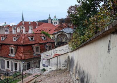 Im großen Fürstenberg-Garten (Velká Fürstenberská zahrada) in Prag 17 zugang zur gloriette im grossen fuerstenberg garten in prag 1977