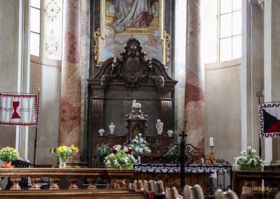 In der St. Nikolaus-Kirche in der Prager Altstadt 13 altar st nikolaus kirche altstadt prag 8594
