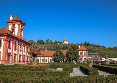 blick auf kapelle hl. klara bei schloss troja prag 5513