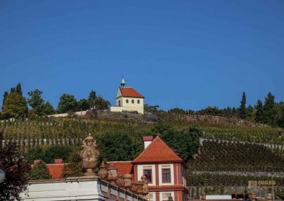 blick auf kapelle hl. klara bei schloss troja prag 5877