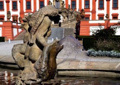 brunnen gaerten von schloss troja in prag 5830