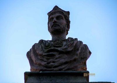 figuren auf der orangerie im garten von schloss troja prag 5932