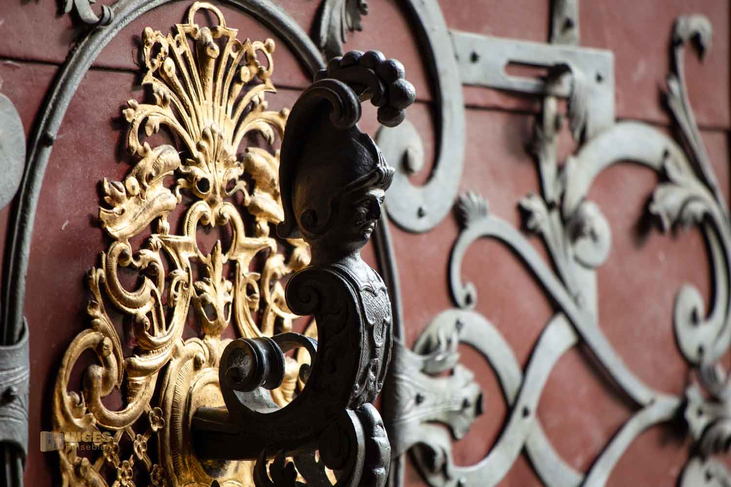 kirchentuere st nikolaus kirche prager altstadt 0389 kirchentuere st nikolaus kirche prager altstadt 0389