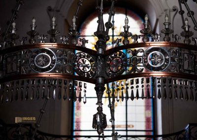 In der St. Nikolaus-Kirche in der Prager Altstadt 12 kristall-leuchter st nikolaus-kirche prager altstadt 0392