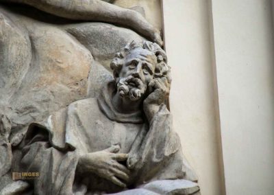 relief hl. franziskus fassade basilika st. jakob prag 8711