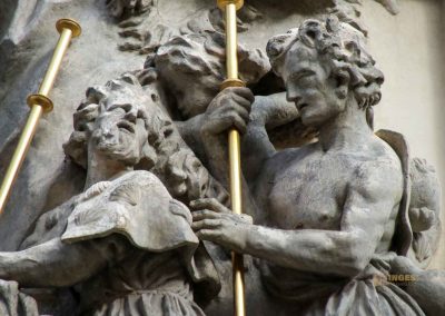 reliefs hl. jakobus fassade basilika st. jakob prag 8693