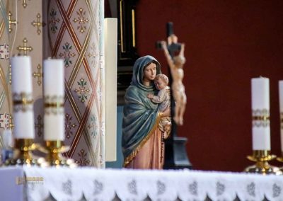 statue maria und jesuskind kirche hl. ludmilla prag 3698