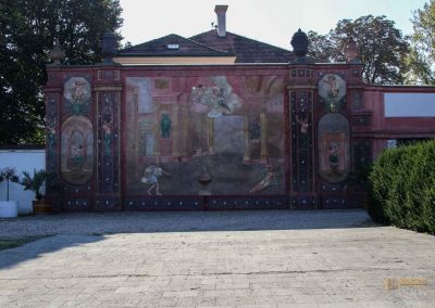wand beim sommertheater im garten von schloss troja prag 5884
