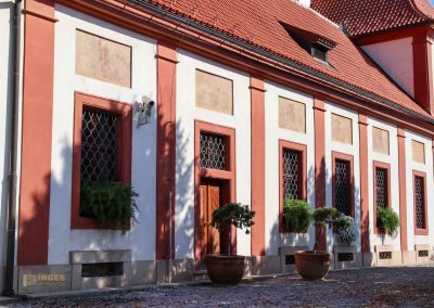 wirtschaftsgebaeude von schloss troja prag 5351