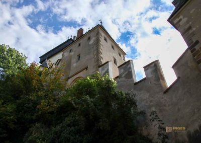 auf dem weg zur burg karlstein in tschechien 3428