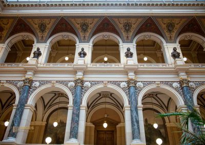 Im Nationalmuseum (Národní muzeum) in Prag 51 beruehmte persoenlichkeiten treppenhaus nationalmuseum prag 0066